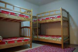 Хостелы Comfort Plus Тбилиси Кровать в общем 6-местном номере-1